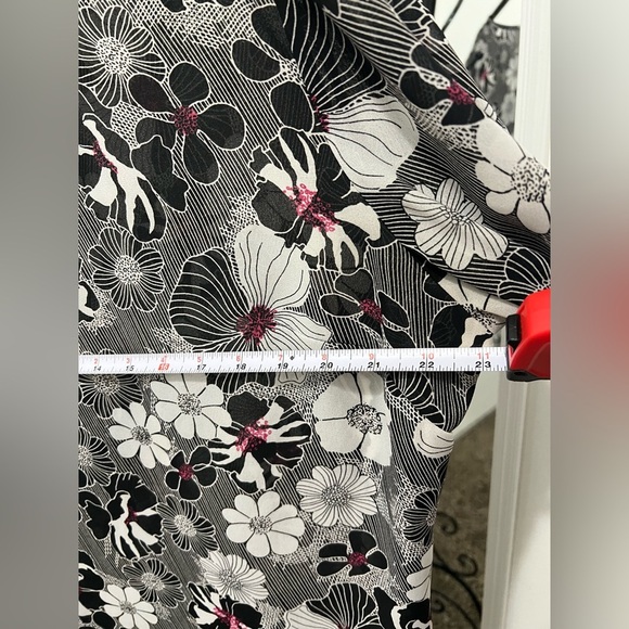 Apostrophe Black and White Floral Blouse - Picture 3 of 6